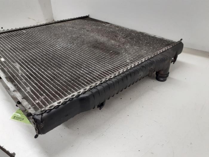Radiateur van een BMW X5 (E53) 4.4 V8 32V 2001