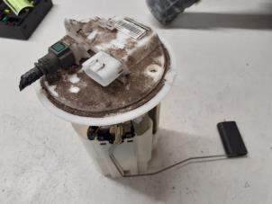 Gebruikte Benzinepomp Renault Scénic III (JZ) 1.4 16V TCe 130 Prijs € 75,00 Margeregeling aangeboden door Autodemontage van de Laar