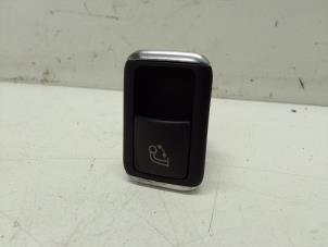 Gebruikte Schakelaar Mercedes GLE Coupe (C292) 400 3.0 V6 24V biturbo 4-Matic Prijs € 25,00 Margeregeling aangeboden door Autodemontage van de Laar