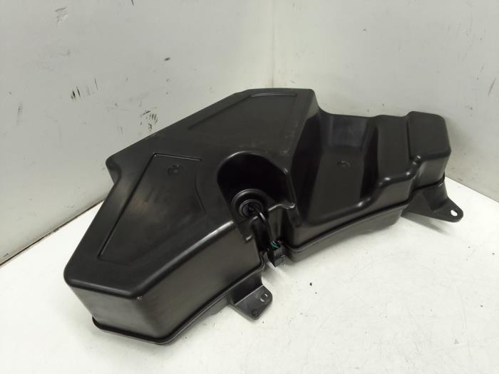 Subwoofer van een Mercedes-Benz GLE Coupe (C292) 400 3.0 V6 24V biturbo 4-Matic 2016