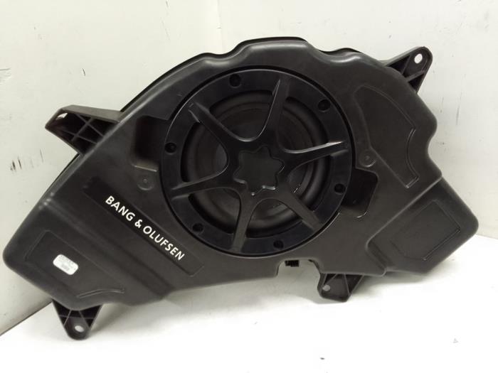 Subwoofer van een Mercedes-Benz GLE Coupe (C292) 400 3.0 V6 24V biturbo 4-Matic 2016