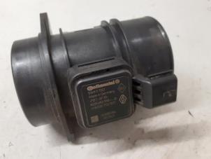 Gebruikte Luchtmassameter Renault Grand Scénic III (JZ) 1.5 dCi 110 Prijs € 70,00 Margeregeling aangeboden door Autodemontage van de Laar