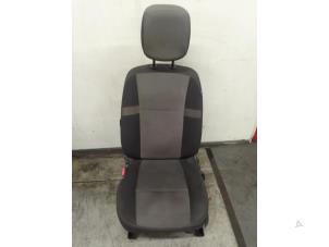 Gebruikte Voorstoel links Renault Grand Scénic III (JZ) 1.5 dCi 110 Prijs € 150,00 Margeregeling aangeboden door Autodemontage van de Laar