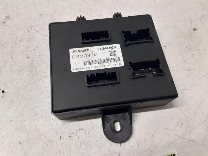 Gebruikte Module Bodycontrol Renault Clio IV Estate/Grandtour (7R) 1.5 Energy dCi 90 FAP Prijs € 70,00 Margeregeling aangeboden door Autodemontage van de Laar