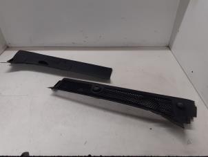 Gebruikte Paravent Peugeot 1007 (KM) 1.4 Prijs € 35,00 Margeregeling aangeboden door Autodemontage van de Laar