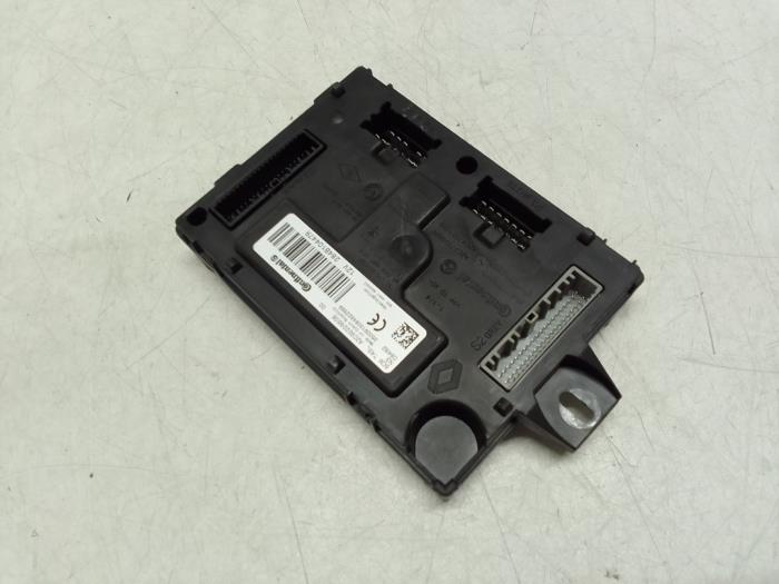 Gebruikte Computer Body Control Renault Clio IV (5R) 0.9 Energy TCE 90 12V Prijs € 121,00 Inclusief btw aangeboden door Autodemontage van de Laar