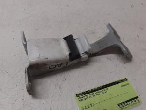 Gebruikte Scharnier deur links-achter Mercedes Citan (415.6) 1.5 108 CDI Euro 6 Prijs € 35,00 Margeregeling aangeboden door Autodemontage van de Laar