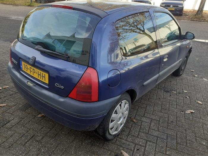 Gebruikte Uitlaat Einddemper Renault Clio II (BB/CB) 1.2 Prijs op aanvraag aangeboden door Autodemontage van de Laar