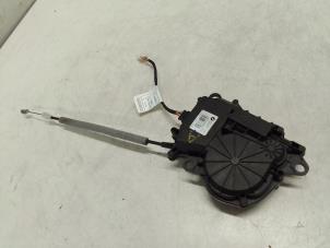 Gebruikte Sluithulpmotor achterklep BMW X1 (F48) sDrive 18d 2.0 16V Prijs € 70,00 Margeregeling aangeboden door Autodemontage van de Laar