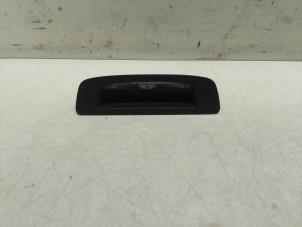 Gebruikte Achterklep Handgreep Citroen C3 Aircross I (2C/2R) 1.2 e-THP PureTech 130 Prijs € 50,00 Margeregeling aangeboden door Autodemontage van de Laar