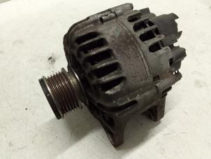 Gebruikte Dynamo Renault Clio IV (5R) 1.5 Energy dCi 90 FAP Prijs € 100,00 Margeregeling aangeboden door Autodemontage van de Laar