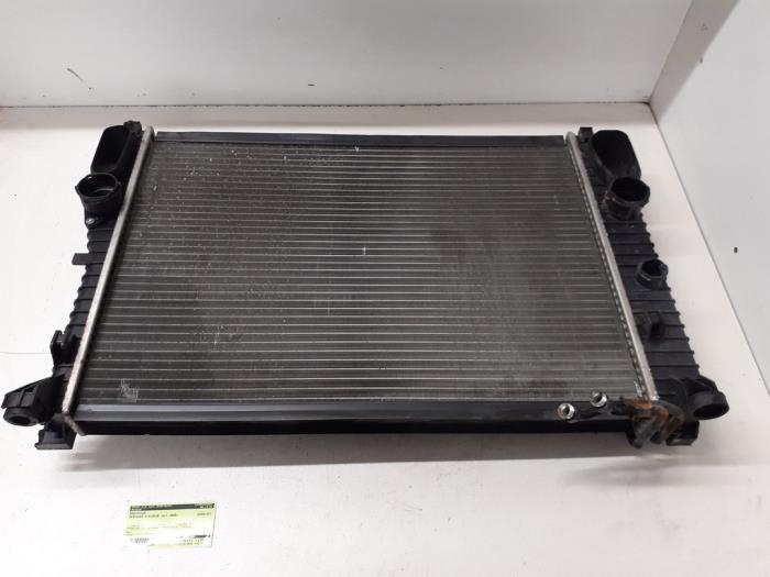 Gebruikte Radiateur Mercedes E (W211) 1.8 E-200 K 16V Prijs € 25,00 Margeregeling aangeboden door Autodemontage van de Laar
