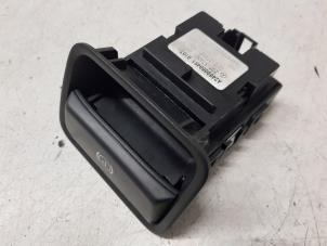 Gebruikte Schakelaar handrem Mercedes GLA (156.9) 2.0 250 Turbo 16V Prijs € 20,00 Margeregeling aangeboden door Autodemontage van de Laar