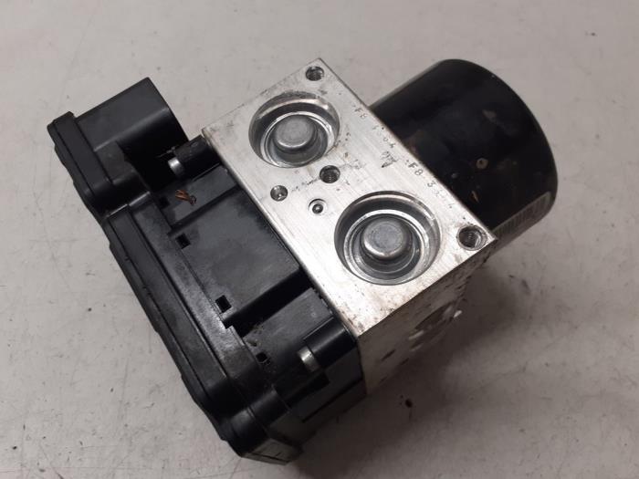 Gebruikte ABS Pomp Volvo V60 I (FW/GW) 1.6 DRIVe Prijs € 100,00 Margeregeling aangeboden door Autodemontage van de Laar