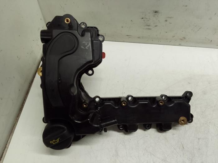 Gebruikte Kleppendeksel Peugeot 2008 (CU) 1.2 12V e-THP PureTech 110 Prijs € 50,00 Margeregeling aangeboden door Autodemontage van de Laar