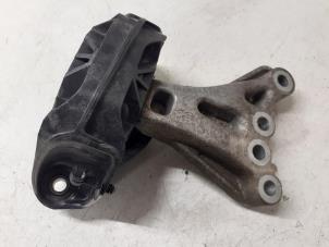 Gebruikte Motorsteun Peugeot 208 I (CA/CC/CK/CL) 1.0 Vti 12V PureTech Prijs € 35,00 Margeregeling aangeboden door Autodemontage van de Laar