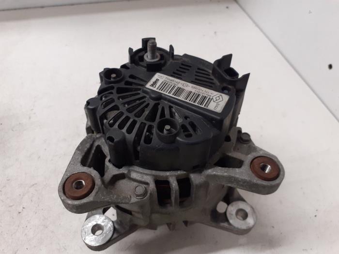 Gebruikte Dynamo Renault Twingo II (CN) 1.2 16V Prijs op aanvraag aangeboden door Autodemontage van de Laar