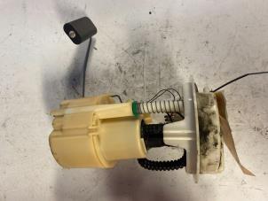 Gebruikte Benzinepomp Renault Clio II (BB/CB) 1.2 Prijs € 50,00 Margeregeling aangeboden door Autodemontage van de Laar