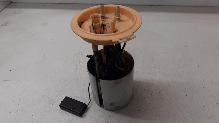 Gebruikte Tank element Pomp Volkswagen Golf Plus (5M1/1KP) 1.9 TDI 105 Prijs € 70,00 Margeregeling aangeboden door Autodemontage van de Laar