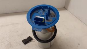 Gebruikte Benzinepomp Volkswagen Polo VI (AW1) 1.0 TSI 12V Prijs € 75,00 Margeregeling aangeboden door Autodemontage van de Laar