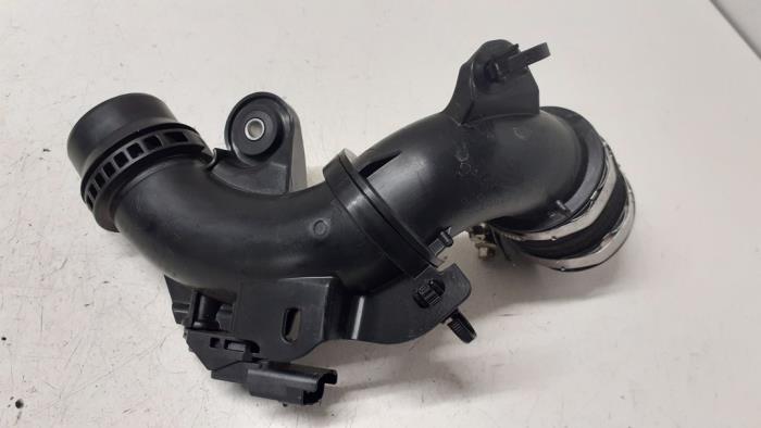 Gebruikte Intercooler Buis Opel Corsa F (UB/UH/UP) 1.2 Turbo 12V 100 Prijs € 25,00 Margeregeling aangeboden door Autodemontage van de Laar