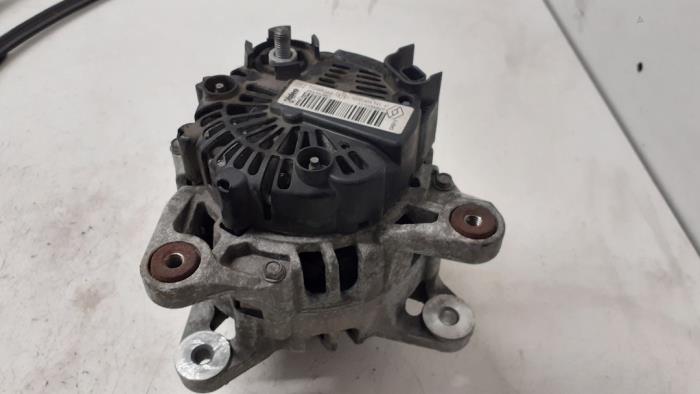 Gebruikte Dynamo Renault Clio III (BR/CR) 1.2 16V 75 Prijs € 50,00 Margeregeling aangeboden door Autodemontage van de Laar