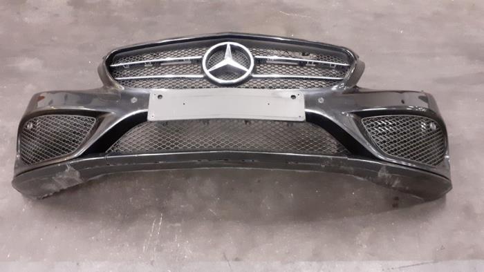 Voorbumper van een Mercedes-Benz C Estate (S205) C-300 2.0 Turbo 16V 2016