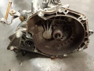 Gebruikte Versnellingsbak Opel Corsa D 1.4 16V Twinport Prijs € 300,00 Margeregeling aangeboden door Autodemontage van de Laar