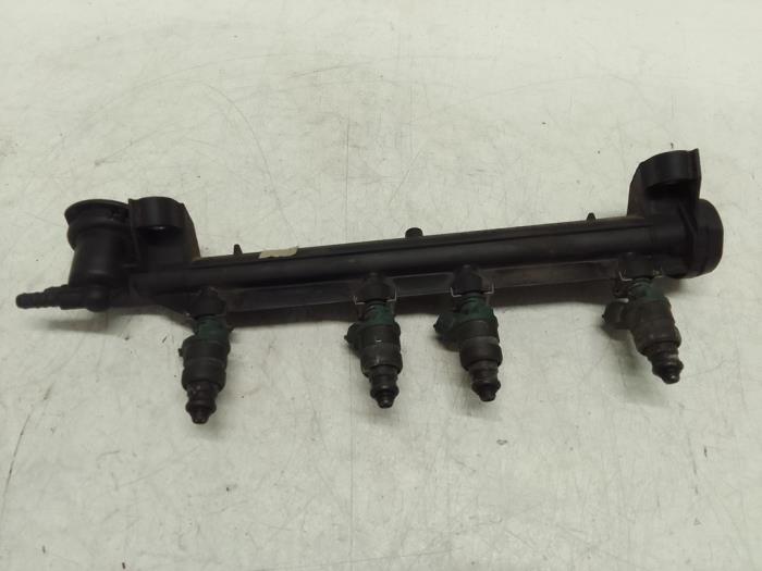 Gebruikte Injector brug Audi A3 (8L1) 1.6 Prijs € 100,00 Margeregeling aangeboden door Autodemontage van de Laar