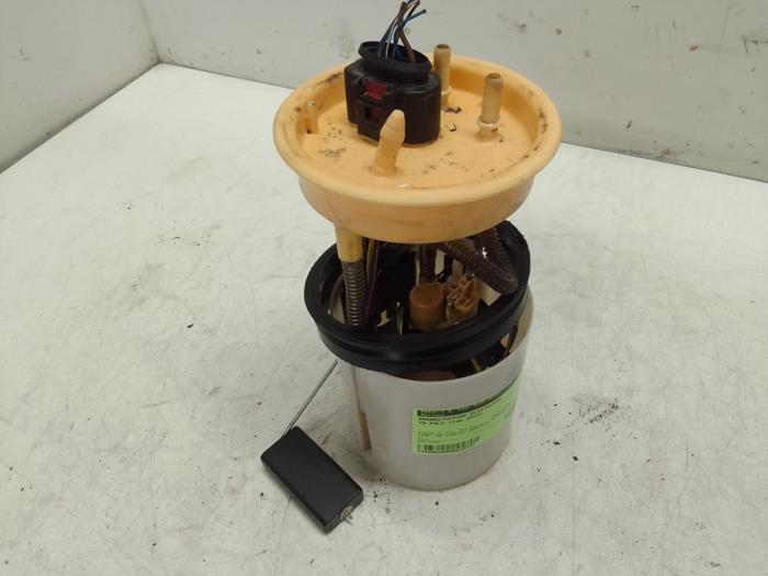 Gebruikte Tank element Pomp Volkswagen Polo V (6R) 1.6 TDI 16V 90 Prijs € 75,00 Margeregeling aangeboden door Autodemontage van de Laar