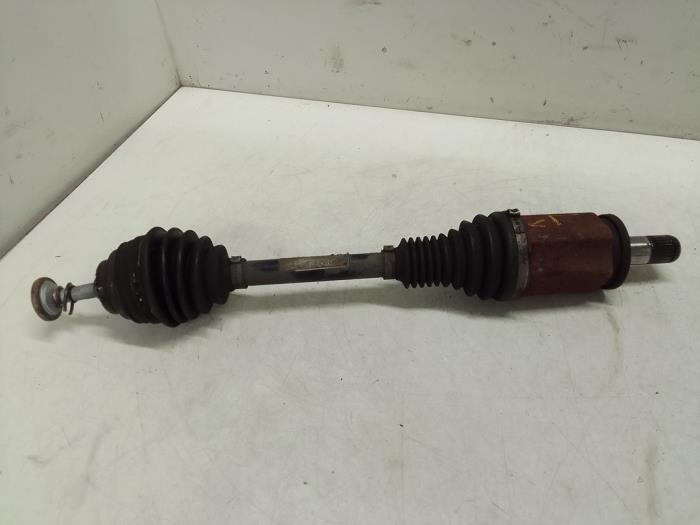Gebruikte Aandrijfas links-voor BMW D3 (F30) 330d 3.0 24V Prijs € 300,00 Margeregeling aangeboden door Autodemontage van de Laar