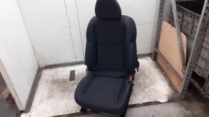 Gebruikte Voorstoel rechts Nissan Qashqai (J11) 1.2 DIG-T 16V Prijs € 125,00 Margeregeling aangeboden door Autodemontage van de Laar