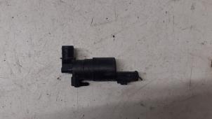 Gebruikte Ruitensproeierpomp voor Peugeot 107 1.0 12V Prijs € 15,00 Margeregeling aangeboden door Autodemontage van de Laar