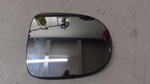 Gebruikte Spiegelglas rechts Renault Twingo II (CN) 1.2 16V Prijs € 20,00 Margeregeling aangeboden door Autodemontage van de Laar