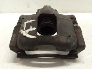 Gebruikte Remklauw (Tang) links-voor Chrysler Voyager/Grand Voyager (RT) 2.8 CRD 16V Grand Voyager Prijs € 75,00 Margeregeling aangeboden door Autodemontage van de Laar