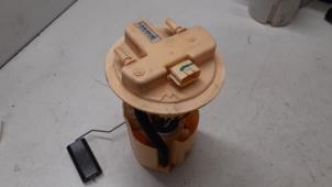 Gebruikte Tank element Pomp Renault Clio IV Estate/Grandtour (7R) 1.5 Energy dCi 90 FAP Prijs € 70,00 Margeregeling aangeboden door Autodemontage van de Laar