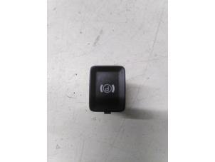 Gebruikte Handrem schakelaar Volkswagen Passat (3C2) 1.6 FSI 16V Prijs € 25,00 Margeregeling aangeboden door Autodemontage van de Laar