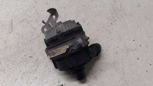 Gebruikte Waterpomp Mercedes C Estate (S205) C-300 2.0 Turbo 16V Prijs € 125,00 Margeregeling aangeboden door Autodemontage van de Laar