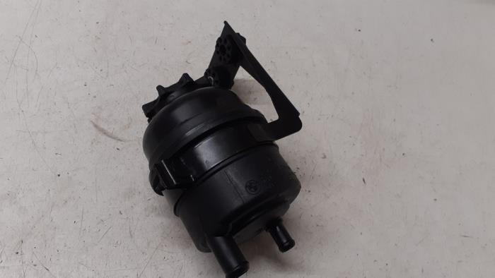 Gebruikte Servo Oliereservoir BMW Mini (R50/53) 1.6 16V Cooper Prijs € 30,00 Margeregeling aangeboden door Autodemontage van de Laar