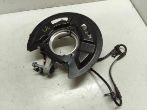 Gebruikte Fusee links-achter Kia EV6 (CV) 77.4 kWh RWD Prijs € 350,00 Margeregeling aangeboden door Autodemontage van de Laar