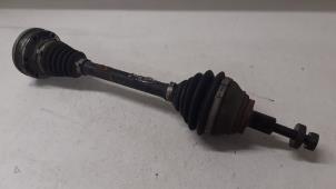 Gebruikte Aandrijfas links-voor Volkswagen Golf V (1K1) 1.4 GT 16V Prijs op aanvraag aangeboden door Autodemontage van de Laar