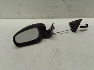Gebruikte Buitenspiegel links Skoda Fabia II Combi 1.2 TSI Prijs € 50,00 Margeregeling aangeboden door Autodemontage van de Laar