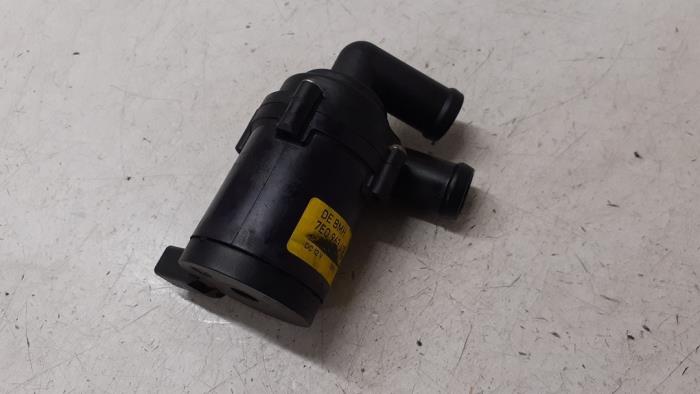 Gebruikte Waterpomp Volkswagen Transporter/Caravelle T5 2.0 TDI DRF Prijs € 75,00 Margeregeling aangeboden door Autodemontage van de Laar