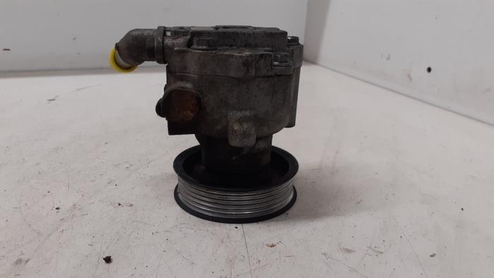 Gebruikte Pomp Servo Volkswagen Transporter/Caravelle T5 2.0 TDI DRF Prijs € 135,00 Margeregeling aangeboden door Autodemontage van de Laar