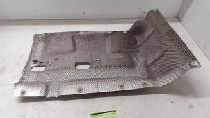 Gebruikte Hitteschild uitlaat Volkswagen Transporter/Caravelle T5 2.0 TDI DRF Prijs op aanvraag aangeboden door Autodemontage van de Laar