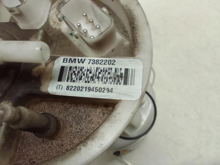 Benzinepomp van een BMW X5 (F15) xDrive 40e PHEV 2.0 2015