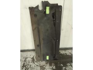 Gebruikte Beschermplaat bodem Audi A3 Sportback (8VA/8VF) 1.4 TFSI 16V e-tron Prijs € 50,00 Margeregeling aangeboden door Autodemontage van de Laar