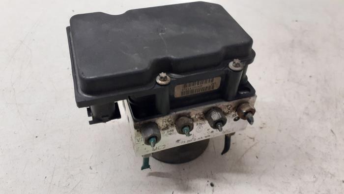 Gebruikte ABS Pomp Renault Modus/Grand Modus (JP) 1.4 16V Prijs € 75,00 Margeregeling aangeboden door Autodemontage van de Laar