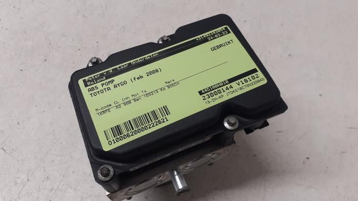 Gebruikte ABS Pomp Toyota Aygo (B10) 1.0 12V VVT-i Prijs € 75,00 Margeregeling aangeboden door Autodemontage van de Laar