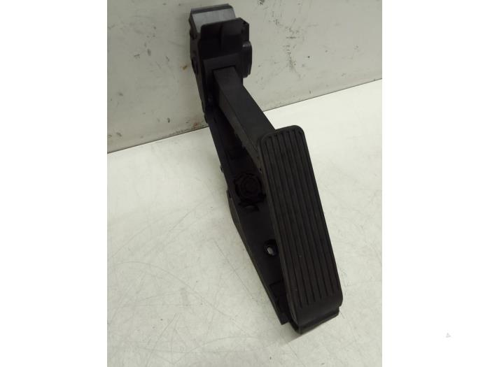 Gaspedaal van een Mercedes-Benz S (W221) 3.5 S-350 24V 2009